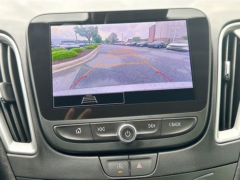 Used 2025 Chevrolet Malibu LT FWD image 16