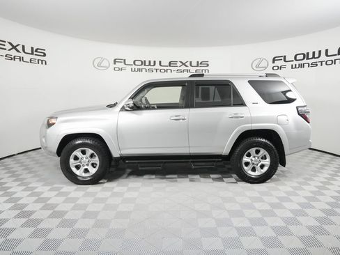 Used 2021 Toyota 4Runner SR5 Premium w/ Moonroof Package AWD/4WD image 4