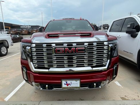 Used 2024 GMC Sierra 3500 Denali w/ Denali Reserve Package AWD/4WD image 2