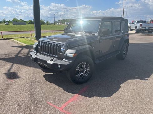 Used 2021 Jeep Wrangler Unlimited Sport AWD/4WD image 12