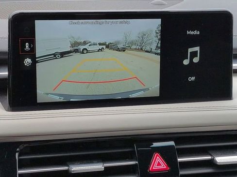 Used 2025 Genesis G70 2.5T image 26