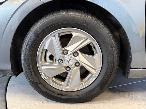 Used 2025 Hyundai Elantra SE image 25