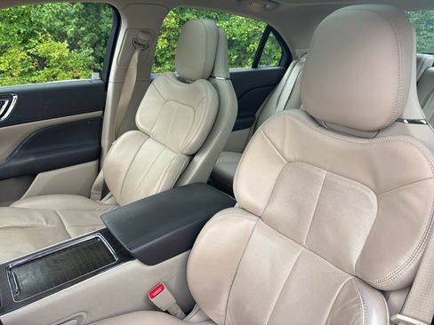 Used 2018 Lincoln Continental Reserve AWD/4WD image 11