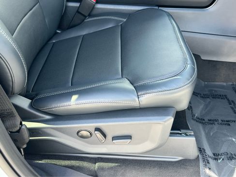 New 2026 Ford Expedition Platinum image 18