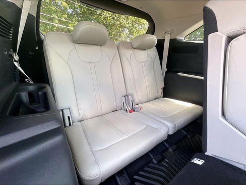 Used 2022 Kia Sorento S FWD image 24