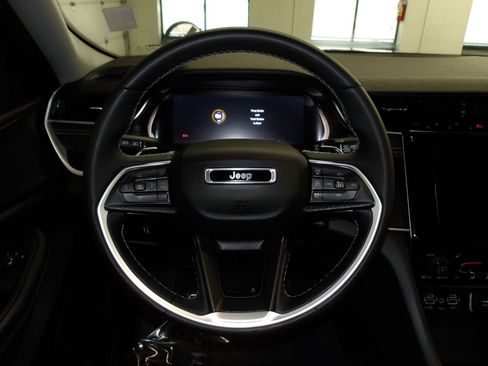 Used 2023 Jeep Grand Cherokee L Laredo w/ Luxury Tech Group I AWD/4WD image 14