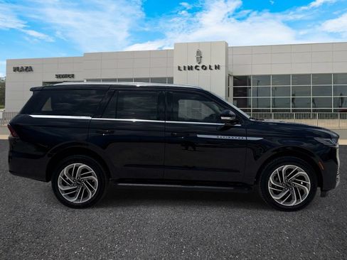 New 2026 Lincoln Navigator Premiere AWD/4WD image 2