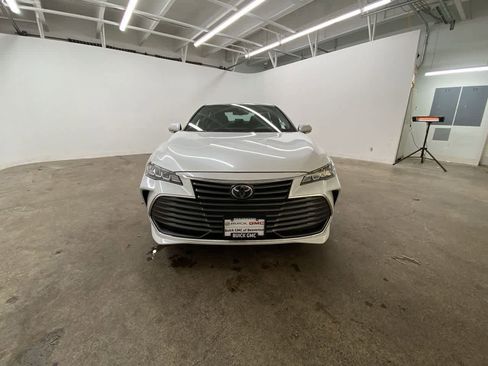 Used 2022 Toyota Avalon XLE image 9