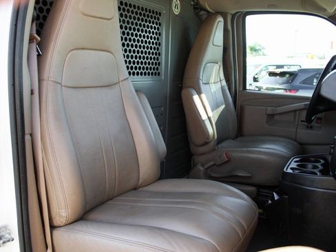 Used 2016 Chevrolet Express 2500 RWD image 26