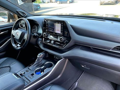 Used 2021 Toyota Highlander XSE AWD/4WD image 14
