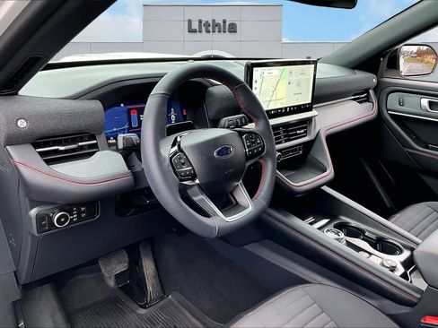 Used 2025 Ford Explorer ST-Line image 2