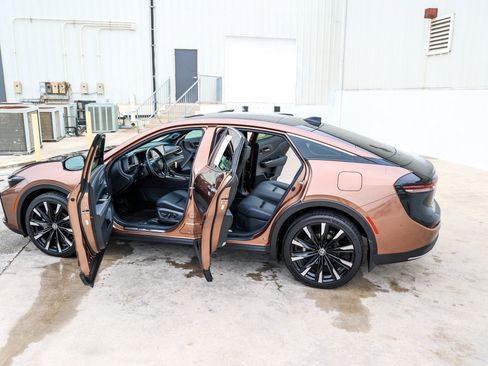 Used 2025 Toyota Crown Platinum image 11