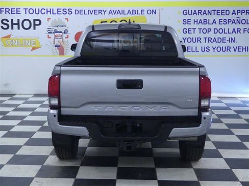 Used 2019 Toyota Tacoma TRD Off-Road w/ Technology Package AWD/4WD image 5