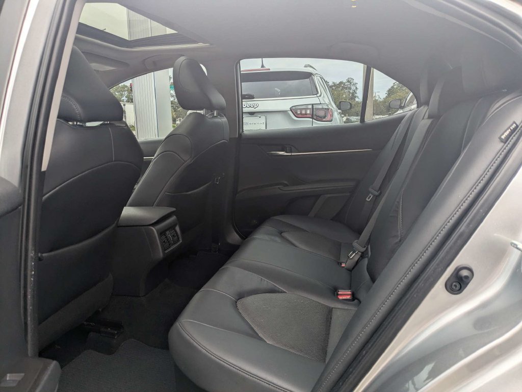 Used 2022 Toyota Camry XLE FWD image 16