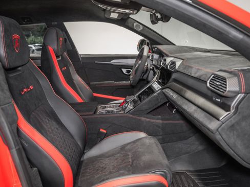 Used 2024 Lamborghini Urus Performante AWD/4WD image 25