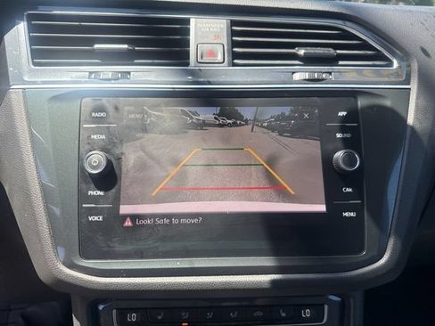 Used 2020 Volkswagen Tiguan SEL FWD image 17