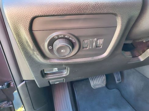 Used 2022 Jeep Grand Cherokee Limited image 17