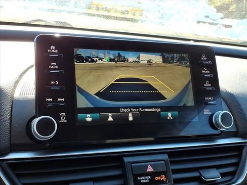 Used 2018 Honda Accord Touring image 18