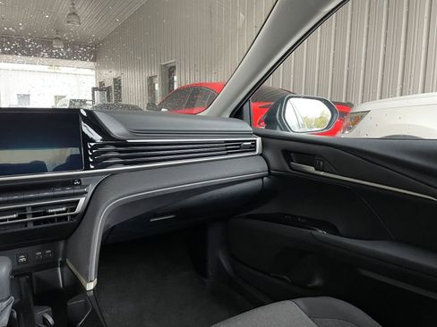 Used 2025 Toyota Camry LE image 34