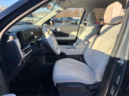 Used 2025 Hyundai Santa Fe SE AWD/4WD image 28