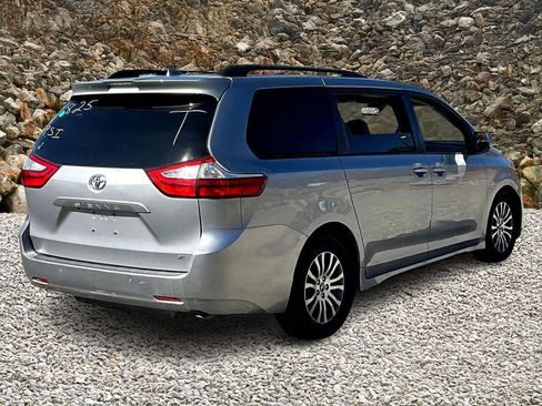 Used 2018 Toyota Sienna XLE w/ XLE Navigation Package image 2