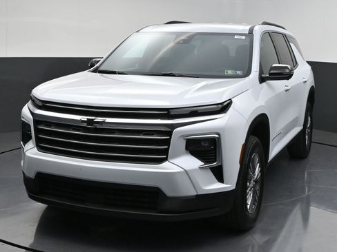 New 2026 Chevrolet Traverse LT w/ Driver Confidence Package FWD image 3