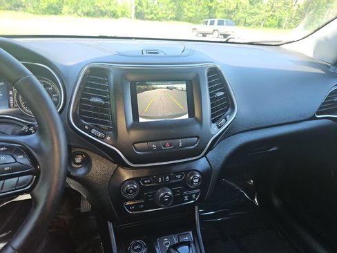 Used 2021 Jeep Cherokee Latitude Plus AWD/4WD image 18