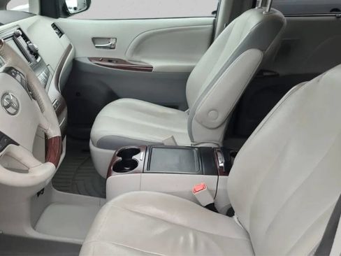 Used 2013 Toyota Sienna Limited image 10