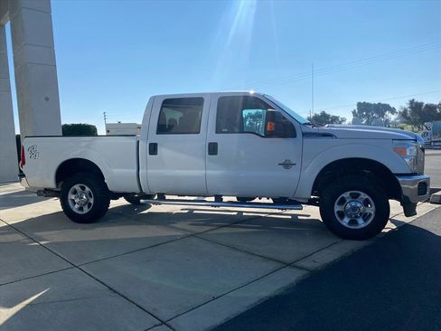 Used 2015 Ford F250 XLT w/ XLT Interior Package image 9