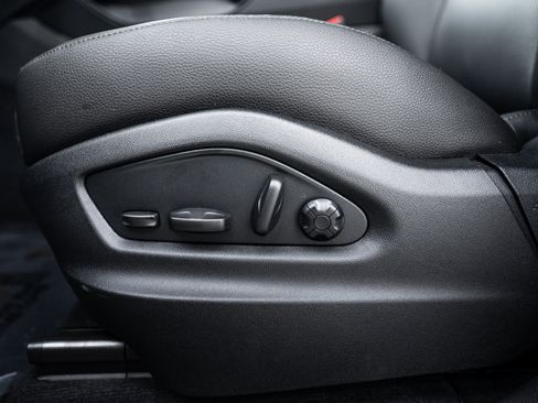 Certified 2026 Porsche Cayenne AWD/4WD image 18