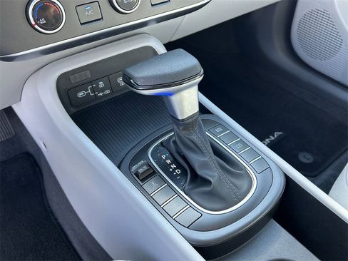 Used 2024 Hyundai Kona SE image 22