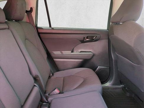 Certified 2024 Toyota Highlander LE FWD image 20