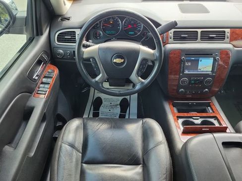 Used 2014 Chevrolet Suburban LTZ RWD image 15
