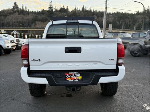 Used 2018 Toyota Tacoma SR image 6