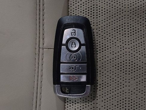 Used 2022 Ford Explorer Platinum w/ Equipment Group 601A AWD/4WD image 32