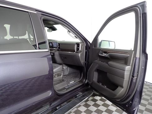 Used 2022 GMC Sierra 1500 SLT AWD/4WD image 37