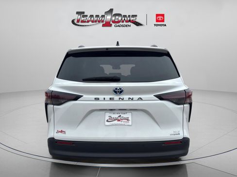 Used 2024 Toyota Sienna XLE image 7