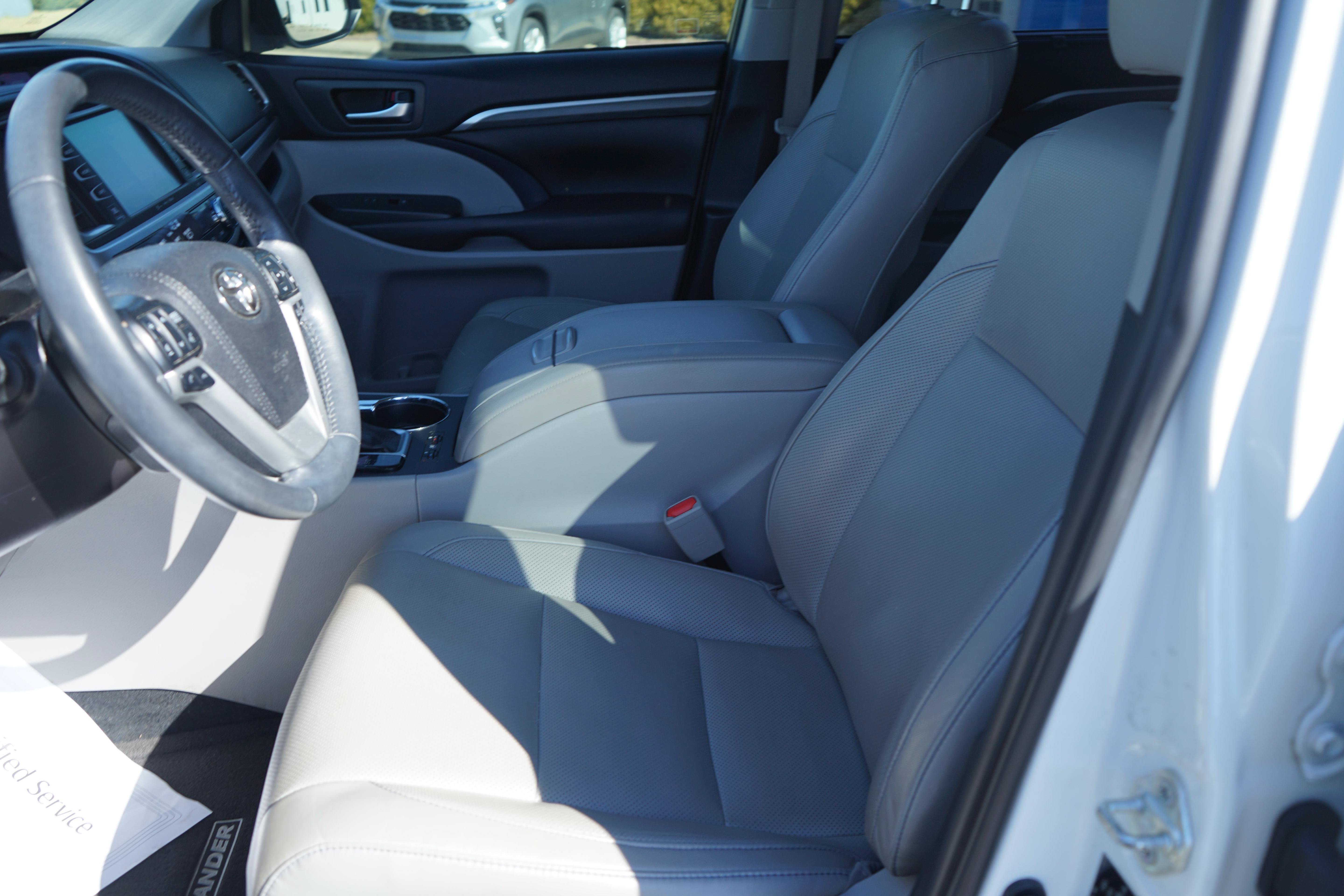 Used 2019 Toyota Highlander Limited FWD image 9