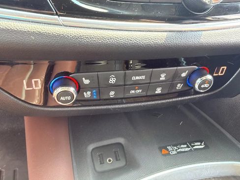 Used 2019 Buick Enclave Avenir FWD image 27