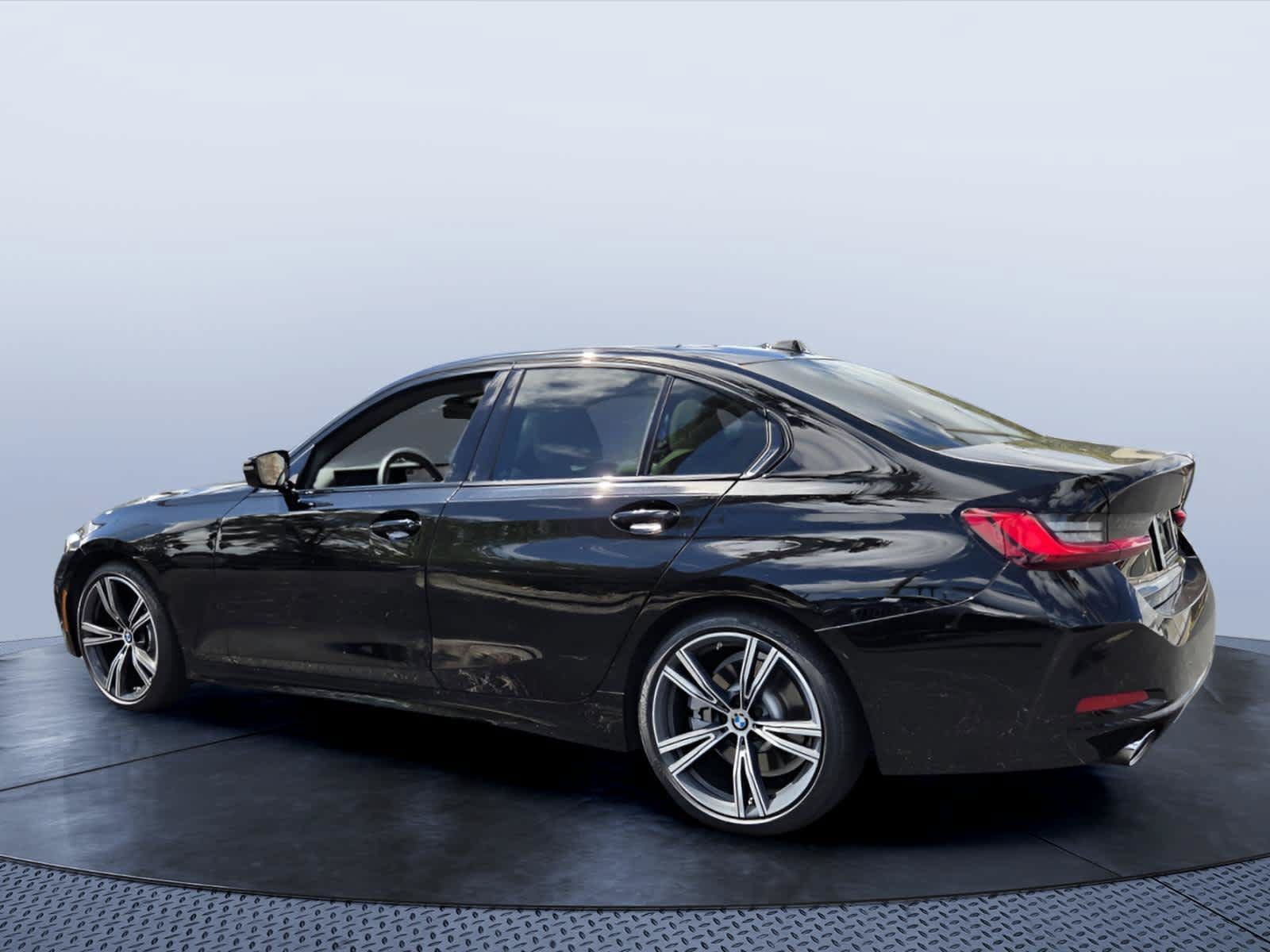 Used 2023 BMW 330i Sedan w/ Premium Package RWD image 4