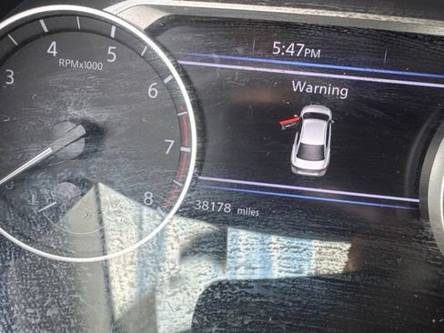 Used 2025 Nissan Sentra SR w/ SR Premium Package FWD image 2