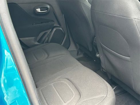 Used 2019 Jeep Renegade Latitude image 32