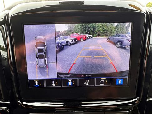 Used 2023 Chevrolet Traverse Premier AWD/4WD image 23
