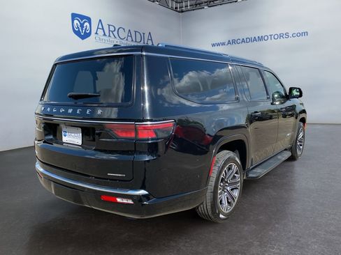 Used 2024 Jeep Wagoneer L Series II w/ Flexible Seating Group AWD/4WD image 5