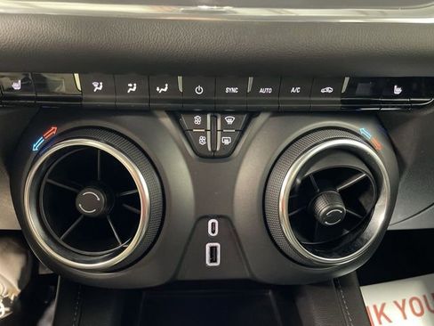 Used 2022 Chevrolet Blazer LT image 19