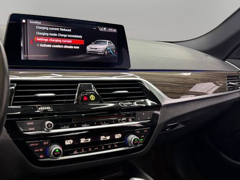 Used 2019 BMW 530e w/ M Sport Package image 21