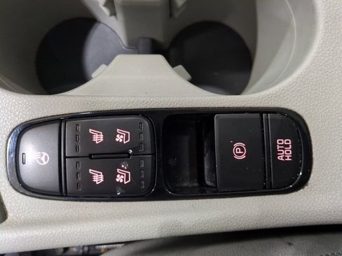 Used 2020 Kia Niro EX Premium FWD image 23