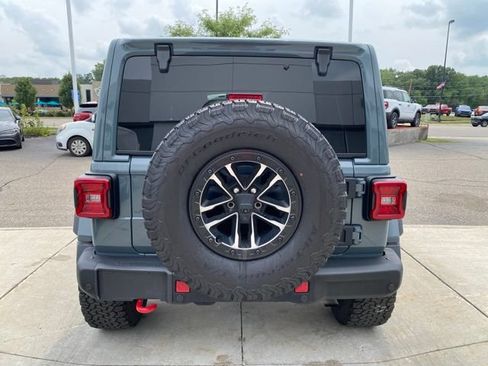 Used 2025 Jeep Wrangler Unlimited Rubicon AWD/4WD image 4