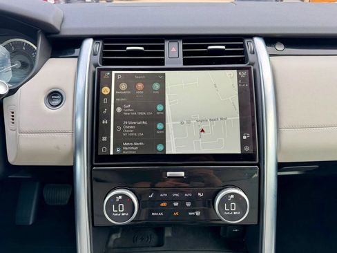 Used 2023 Land Rover Discovery S AWD/4WD image 27