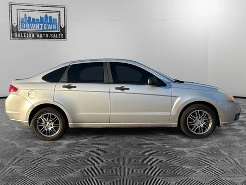 Used 2010 Ford Focus SE image 6